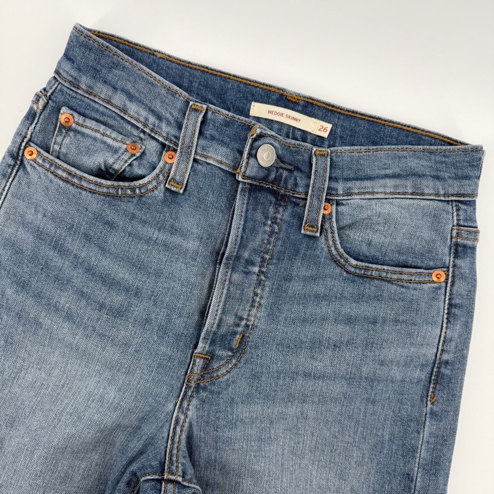 Levi's Wedgie Skinny‎ Jeans Women's Size 26 Blue Distressed Raw Hem